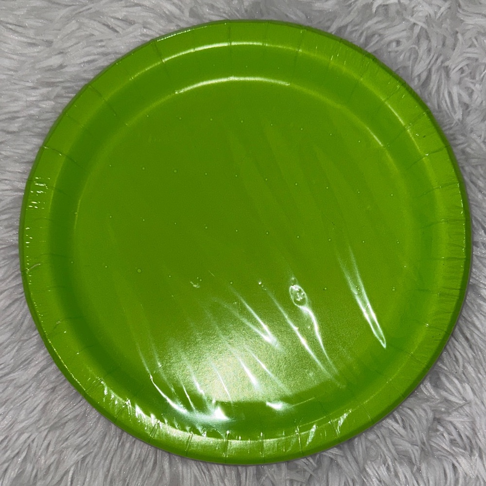 Vibrant‎ Neon Green Large Party Plates 16 Count 8 5/8 inches